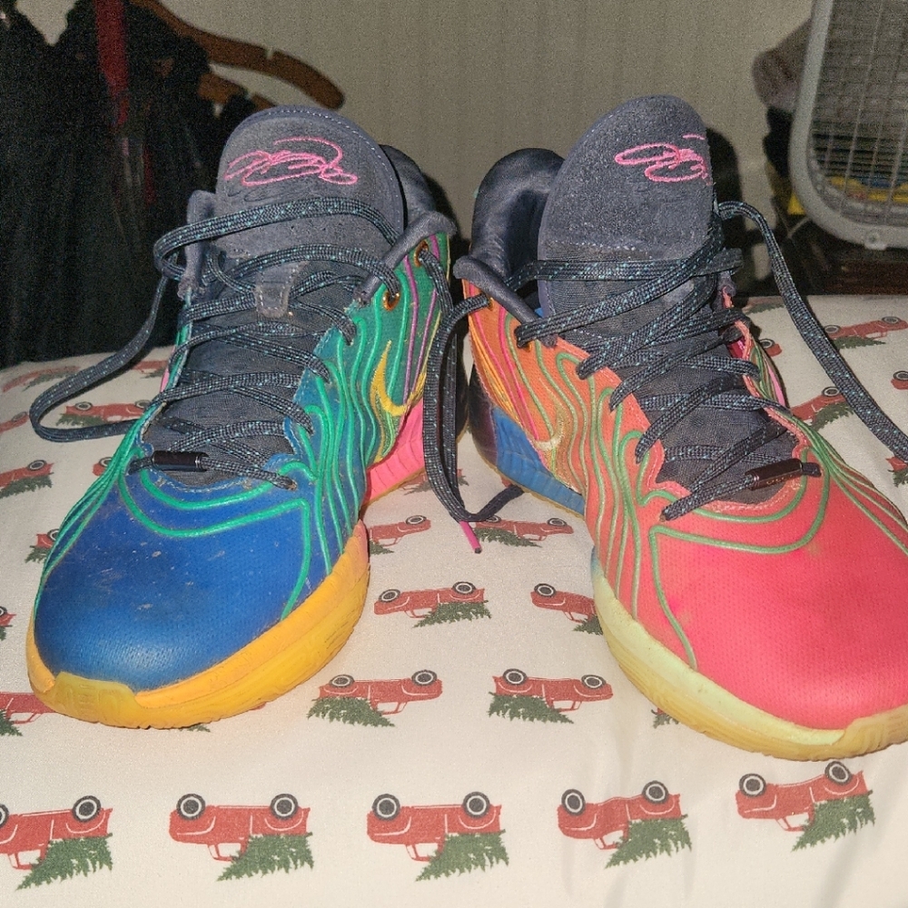 Nike Lebron James II -Blue and Pink Sneakers with Air Max Bubble and Mesh Uppers